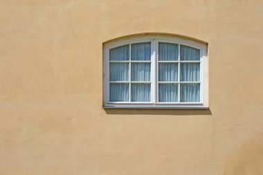 Eski bir binanın pencere