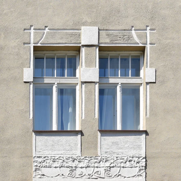 Ventanas Edificio Antiguo —  Fotos de Stock