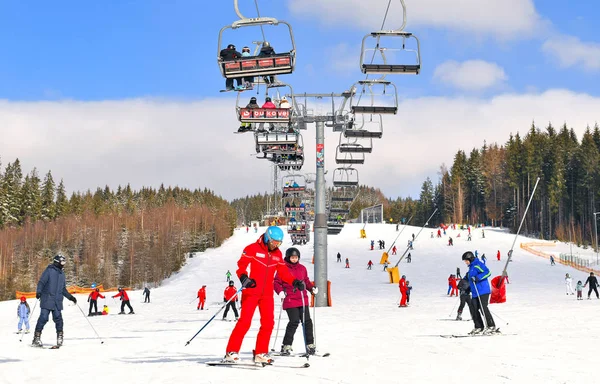 Bukovel Kayak Merkezi Spa Ukrayna Şubat 2019 Yeni Başlayanlar Için — Stok fotoğraf