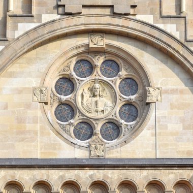 Pencere eski bir bina. Eski Viyana, Avusturya, 2019. 