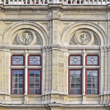 Pencere eski bir bina. Eski Viyana, Avusturya, 2019. 