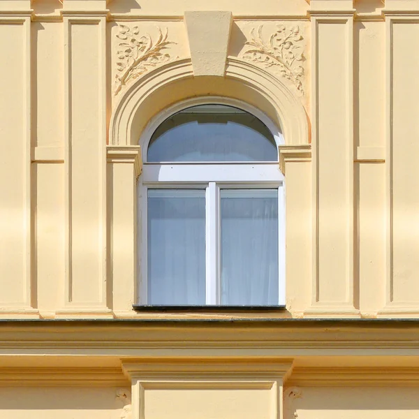 Fenster Eines Antiken Gebäudes — Stockfoto