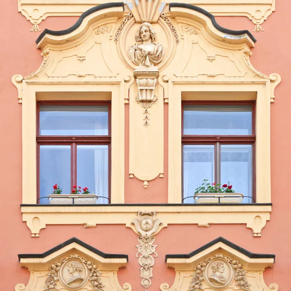 Janelas Edifício Antigo — Fotografia de Stock