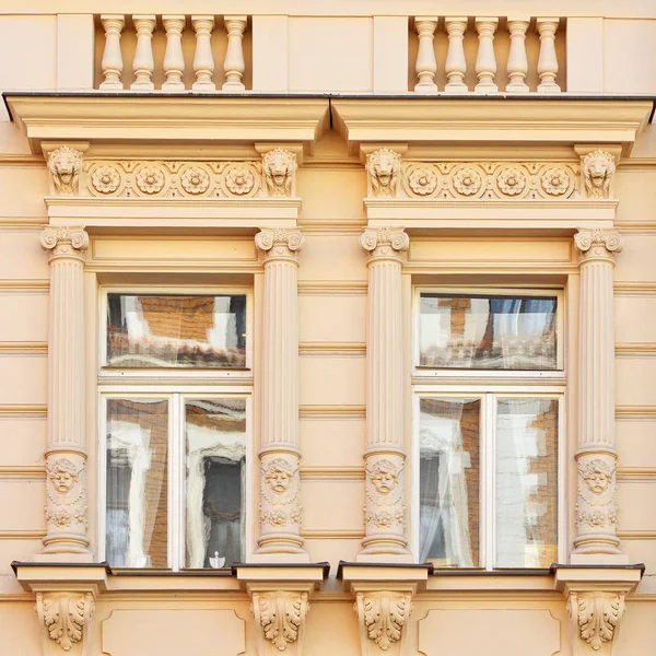 Janelas Edifício Antigo — Fotografia de Stock