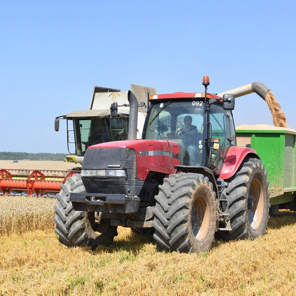 Kalush Ukraine October Modern Combine Harvesting Field Town Kalush Western — Fotografie, imagine de stoc