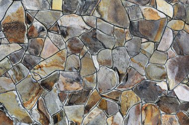 Çatlamış bir taştan bir duvar parçası.