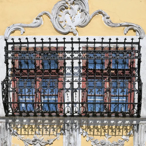 Окно Решеткой Древнего Здания Старая Братислава 2019 — стоковое фото