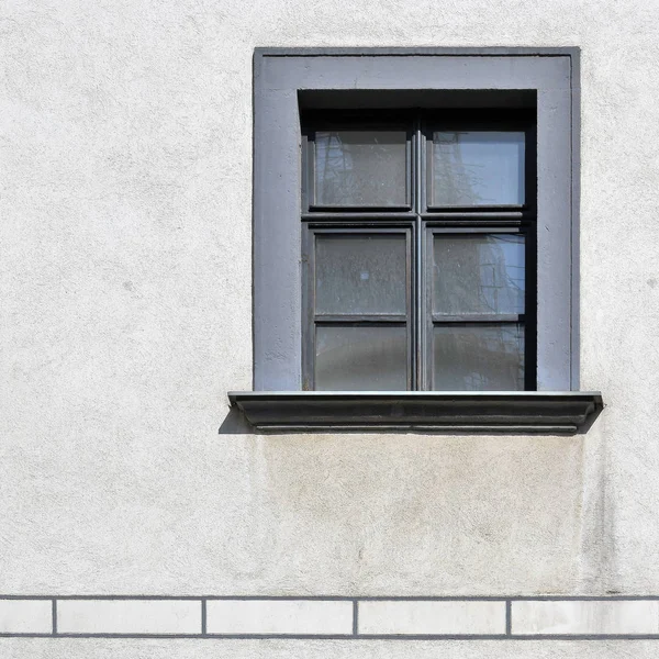 古代の建物の窓 古いブラチスラバ 2019 — ストック写真