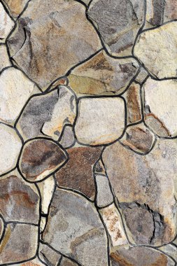 Çatlamış bir taştan bir duvar parçası.
