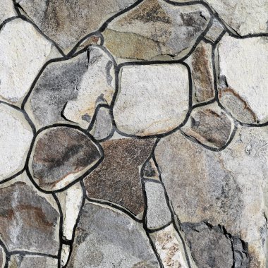 Çatlamış bir taştan bir duvar parçası.