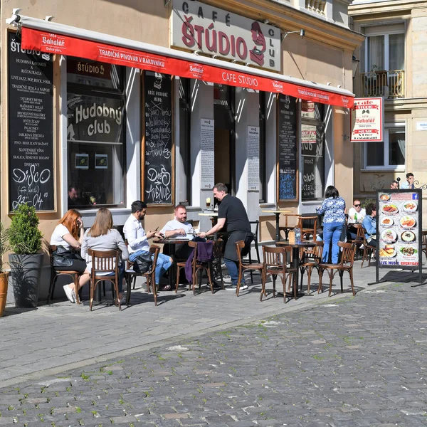 Bratislava Slovakiska Republiken Mars 2019 Bord Restaurang Gamla Gatorna Staden — Stockfoto