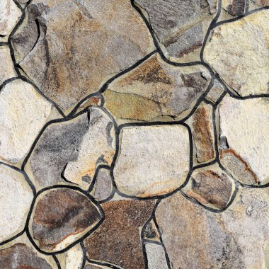 Çatlamış bir taştan bir duvar parçası.