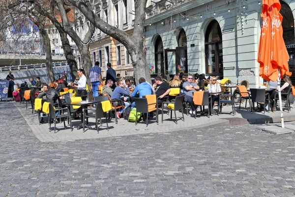Bratysława Słowacja Marca 2019 Stoły Restauracja Starych Ulicach Miasta — Zdjęcie stockowe