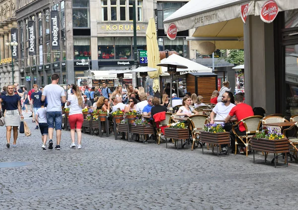 布拉格 捷克共和国 2019年5月25日 城市老街的餐桌餐厅 — 图库照片