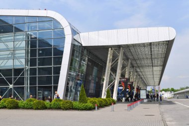 Lviv, Ukrayna - 18 Mayıs 2019: Lviv Danylo Halytskyi Uluslararası Havaalanı yolcu terminali.