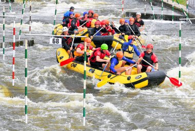 Prag, Çek Cumhuriyeti - 25 Mayıs 2019: Prag-Troja Kano Merkezi'nde Rafting.