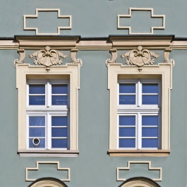 Eski bir binanın penceresi. Eski Wroclaw, 2019.
