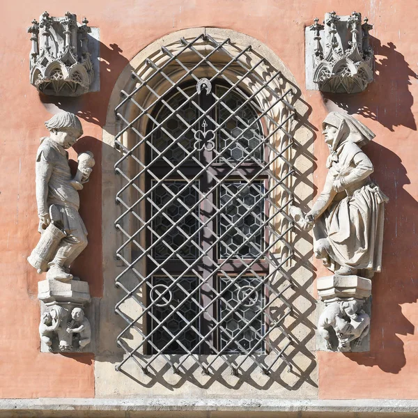 Okno Kratą Starożytnego Budynku Stary Wrocław 2019 — Zdjęcie stockowe
