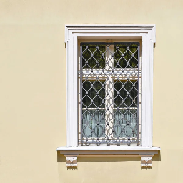 Fenster Mit Einem Gitter Eines Antiken Gebäudes Altes Breslau 2019 — Stockfoto