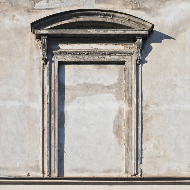 Eski bir binanın penceresi. Eski Wroclaw, 2019.