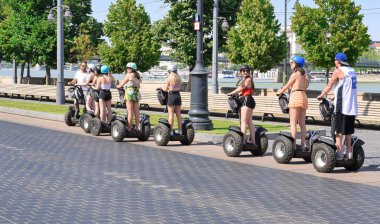 Budapeşte, Macaristan - 6 Temmuz 2019: Budapeşte Segway Turu.