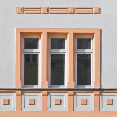 Windows eski bir bina