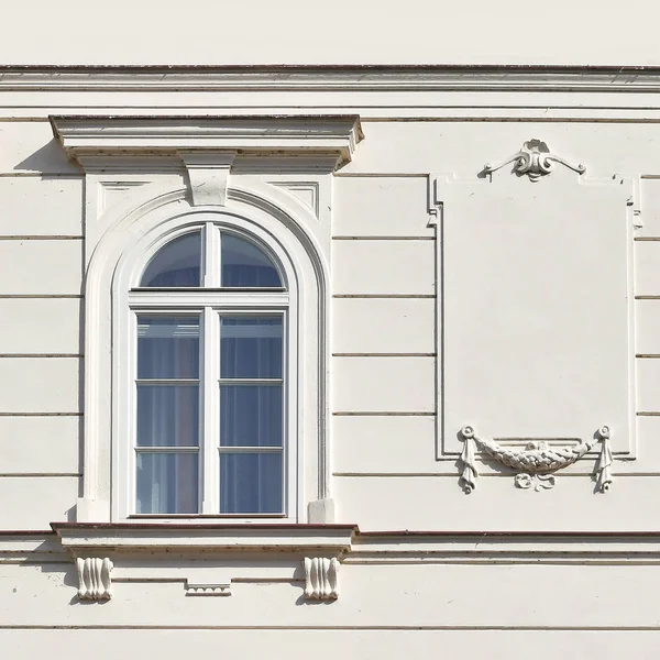 Fenster Eines Antiken Gebäudes — Stockfoto