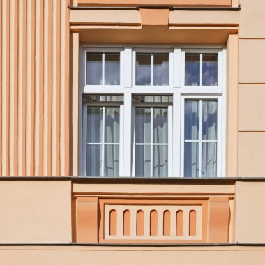 Windows eski bir bina