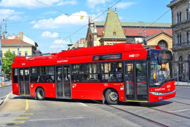 Budapeşte, Macaristan, - 6 Temmuz 2019: Solaris Trollino 12 (Solaris T12) - Şehir ulaşımı için 12 metrelik bir tramvay.