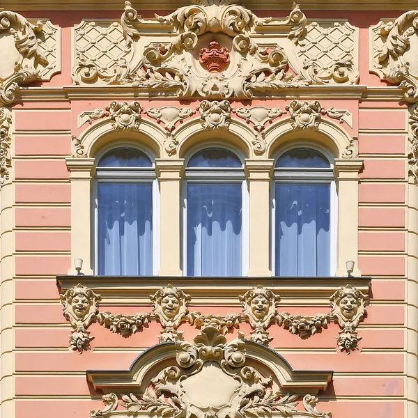 Janelas Edifício Antigo — Fotografia de Stock