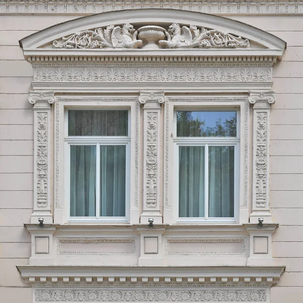 Fönstren Gammal Byggnad — Stockfoto