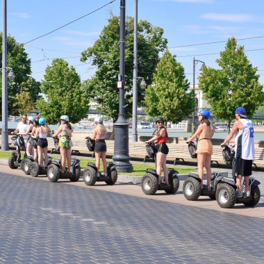 Budapeşte, Macaristan - 6 Temmuz 2019: Budapeşte Segway Turu.