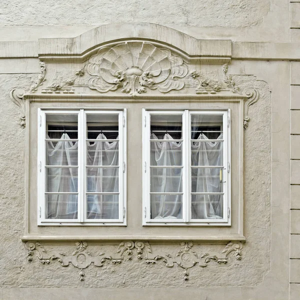 古建筑的窗户 — 图库照片