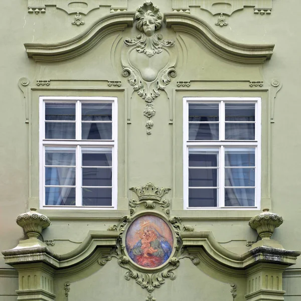 Fenster Eines Antiken Gebäudes — Stockfoto