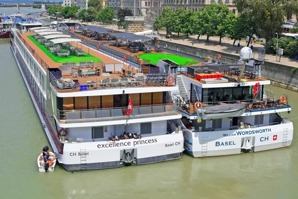 Будапешт Венгрия Июля 2019 Года Круизные Речные Катера Причалов Дуная — стоковое фото