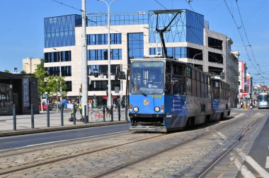 Wrocaw, Polonya Cumhuriyeti - 19 Mayıs 2019: Eski tramvay şehrin sokaklarında.
