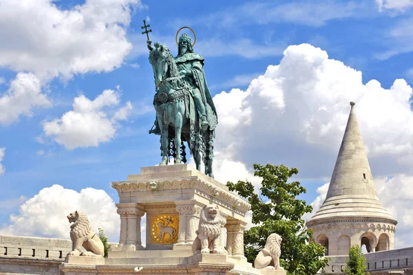 Budapest Hungría Julio 2019 Estatua Bronce Esteban Hungría Bastión Del —  Fotos de Stock