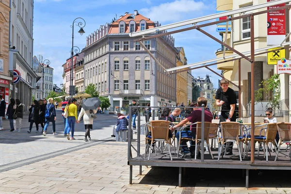 Karlovy Vary Czech Cumhuriyet Mayıs 2019 Sokaklardaki Insanlar — Stok fotoğraf