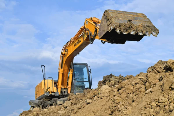 Escavadeira Trabalhando Canteiro Obras — Fotografia de Stock