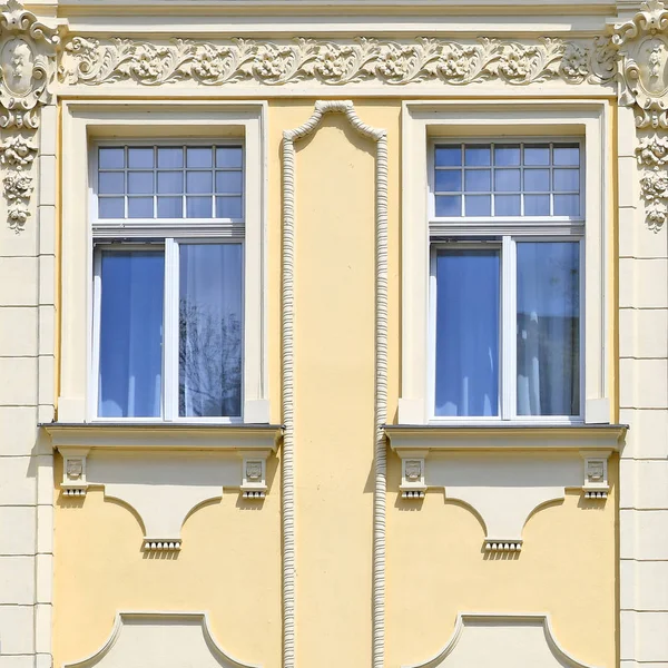 Janelas Edifício Antigo — Fotografia de Stock