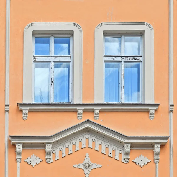 Ventanas Edificio Antiguo —  Fotos de Stock