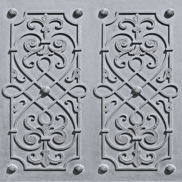 Фрагмент Входной Металлической Двери Древнего Здания Коваными Железными Элементами Над — стоковое фото