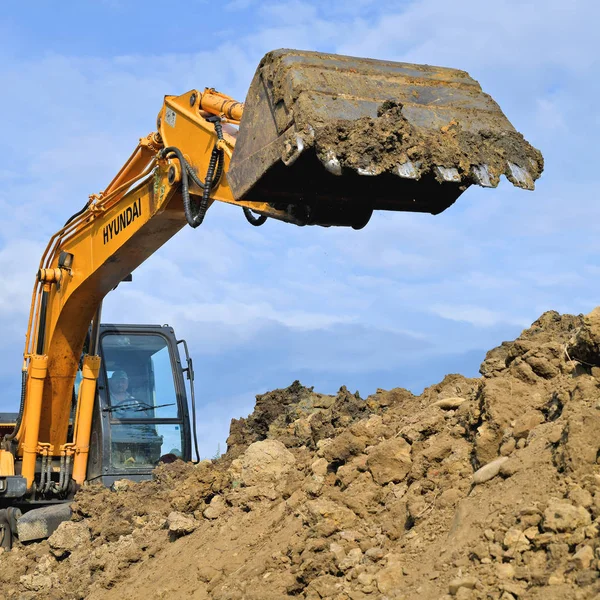 Escavadeira Trabalhando Canteiro Obras — Fotografia de Stock