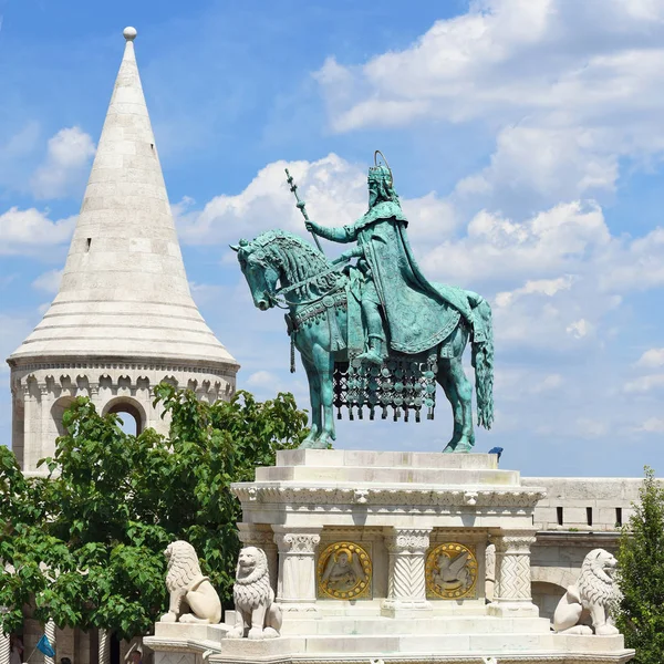 Budapeşte Macaristan Temmuz 2019 Macaristan Kralı Stephen Bronz Heykeli Balıkçı — Stok fotoğraf