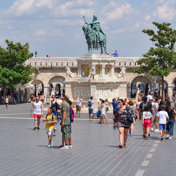 匈牙利布达佩斯 2019年7月6日 匈牙利斯蒂芬一世的青铜雕像 城堡区渔民堡垒 — 图库照片
