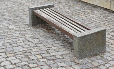 Parktaki eski ahşap bank.