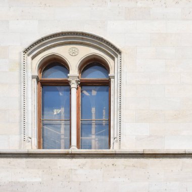 Windows eski bir bina