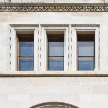 Windows eski bir bina