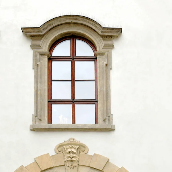 Okno Starożytnego Budynku Stara Praga 2019 — Zdjęcie stockowe