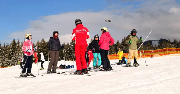 Bukovel Ski Resort Spa Ukraine February 2019 Ski Instructor Conducts — Φωτογραφία Αρχείου